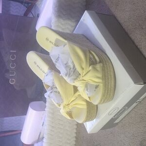 Nwt Wedges yellow 9
